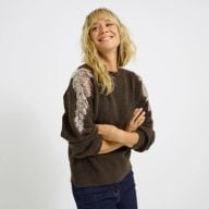 Pull épaule ajourée perles