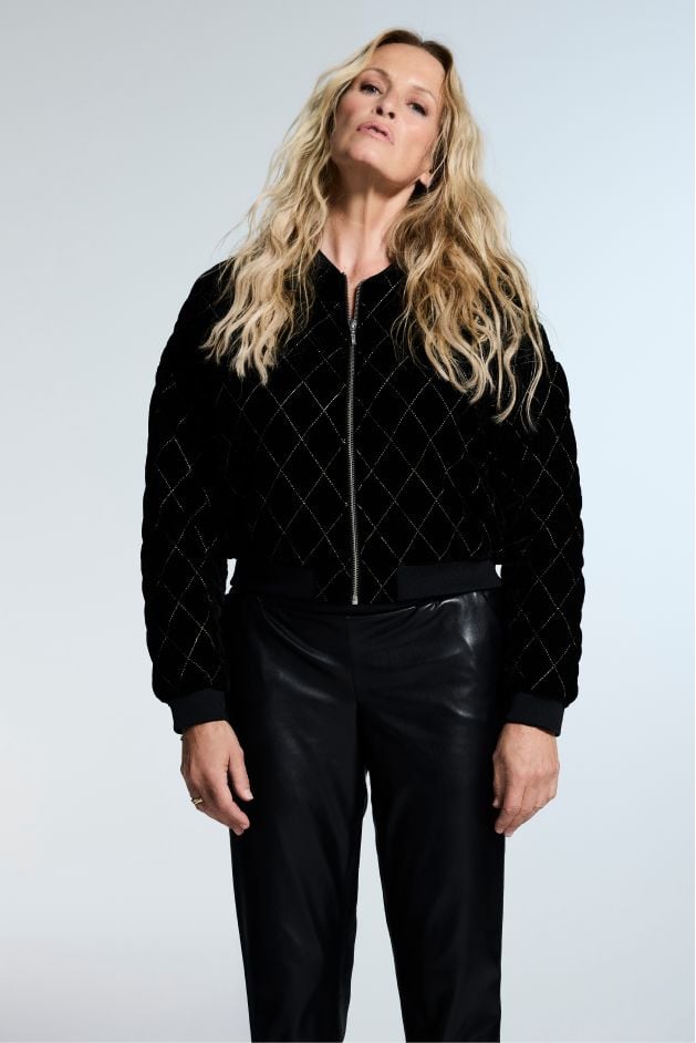 Pantalon enduit porté par Estelle Lefébure